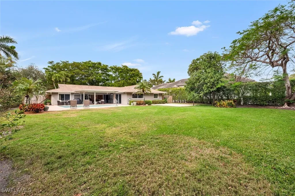2050 Crayton Road Naples FL 34102