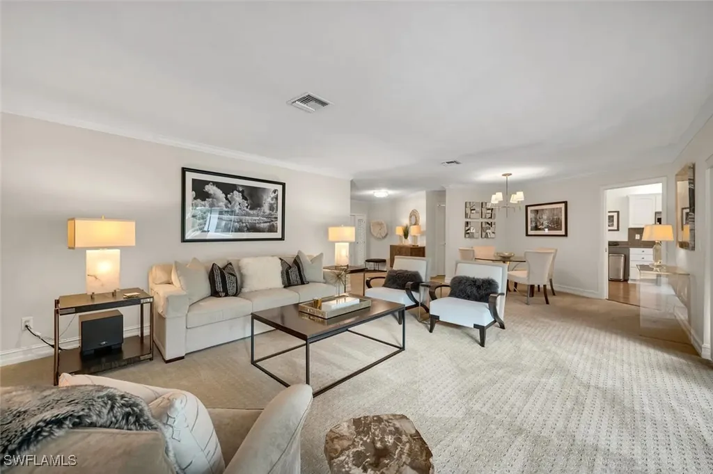 2050 Crayton Road Naples FL 34102