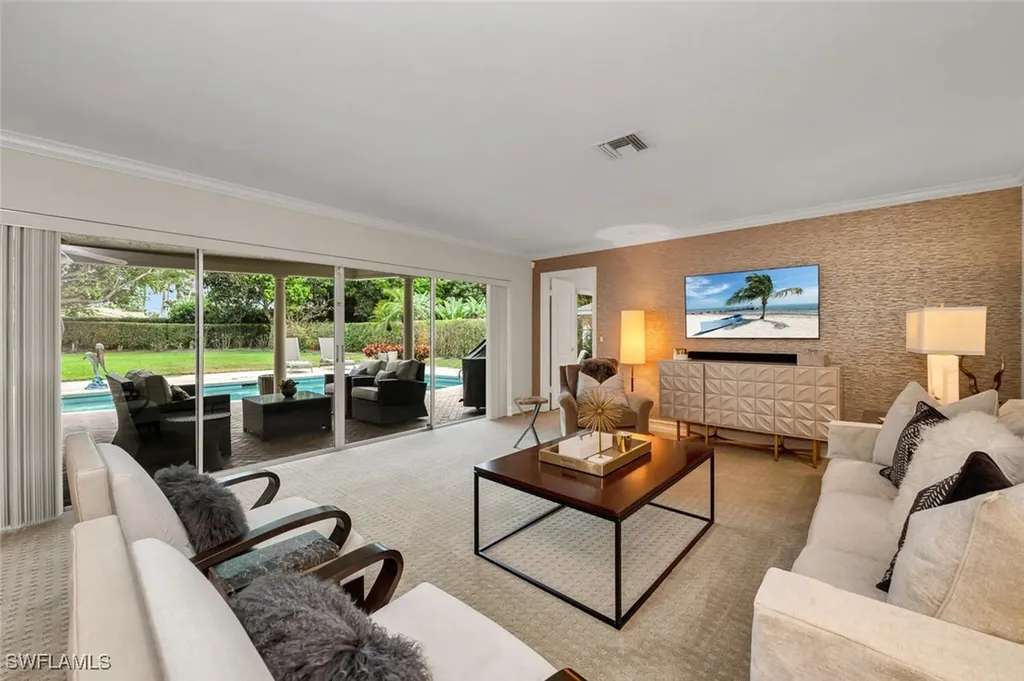 2050 Crayton Road Naples FL 34102