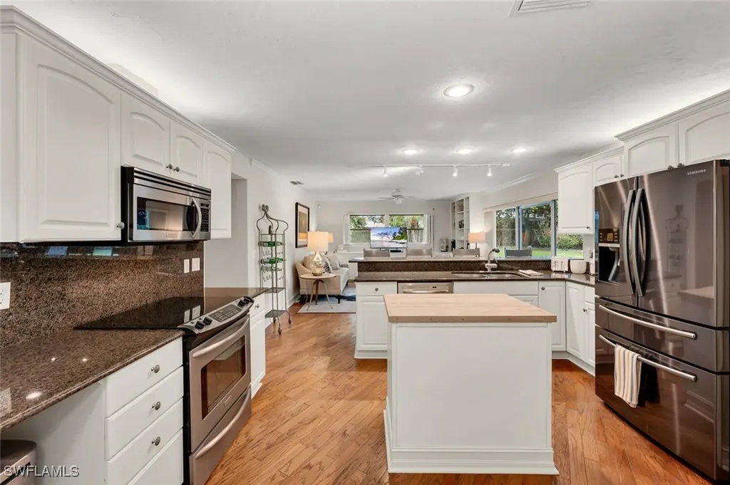2050 Crayton Road Naples FL 34102