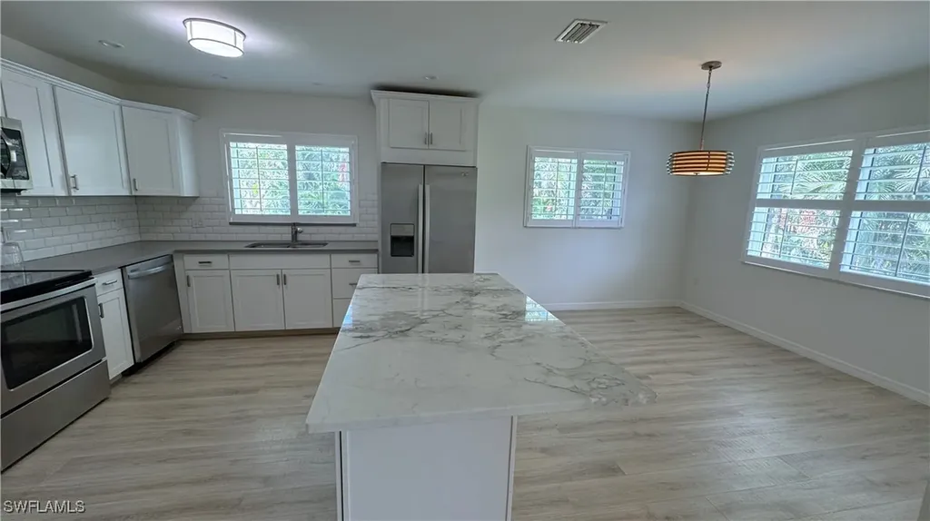 4170 Crayton Road Naples FL 34103