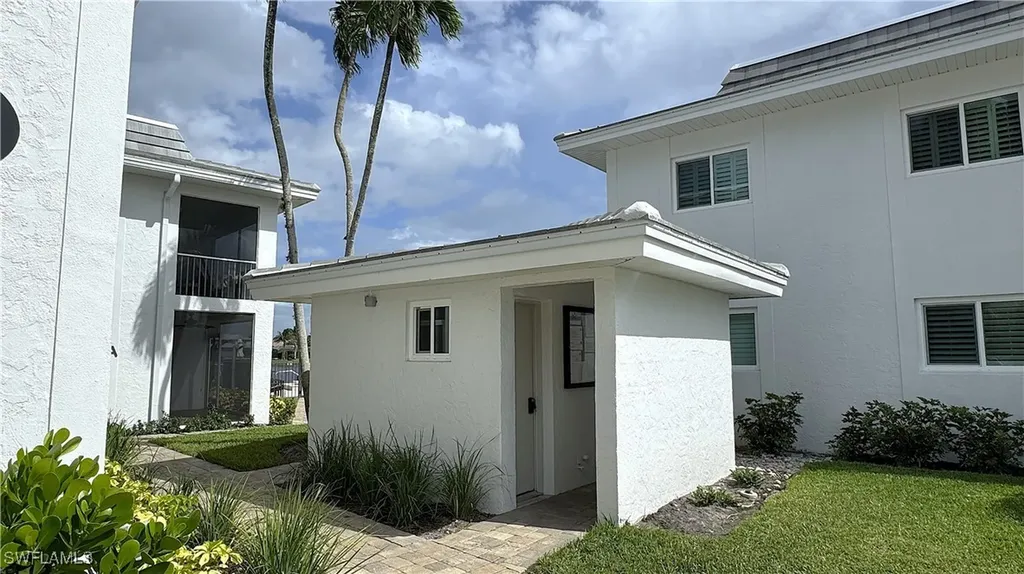 4170 Crayton Road Naples FL 34103