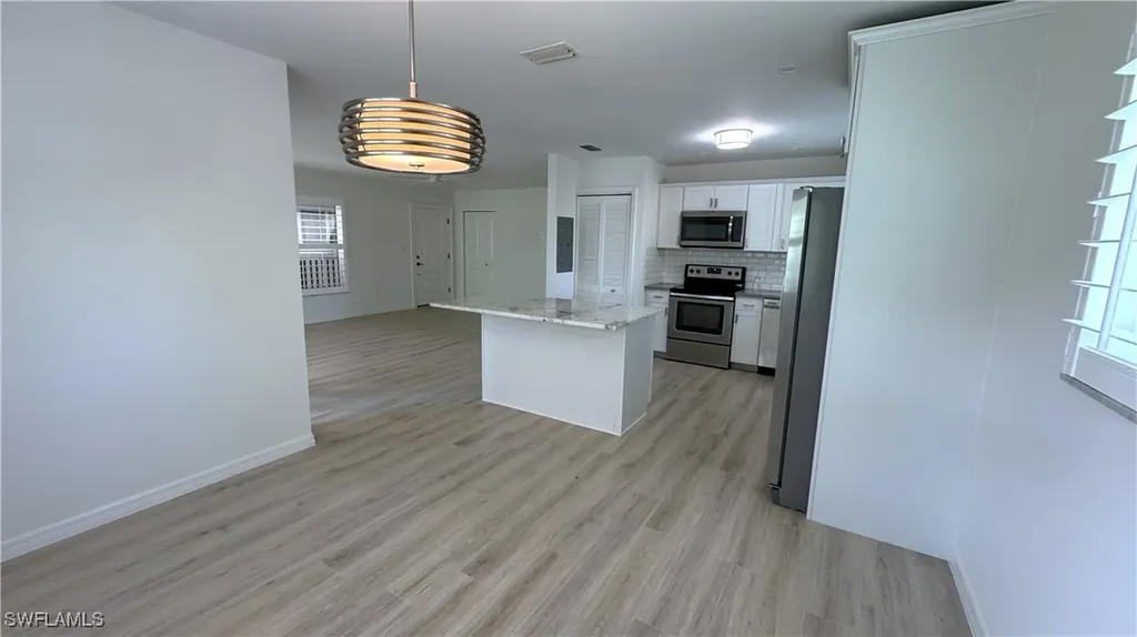 4170 Crayton Road Naples FL 34103