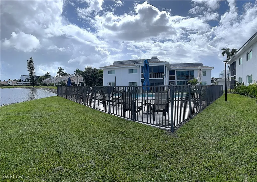 4170 Crayton Road Naples FL 34103