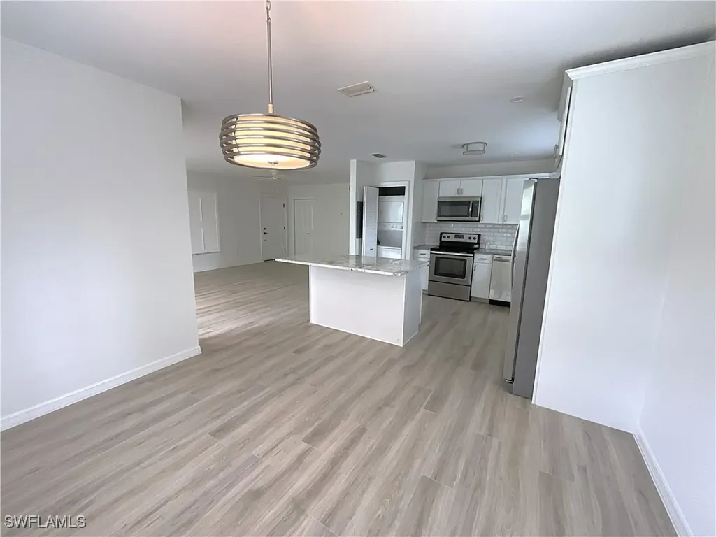 4170 Crayton Road Naples FL 34103