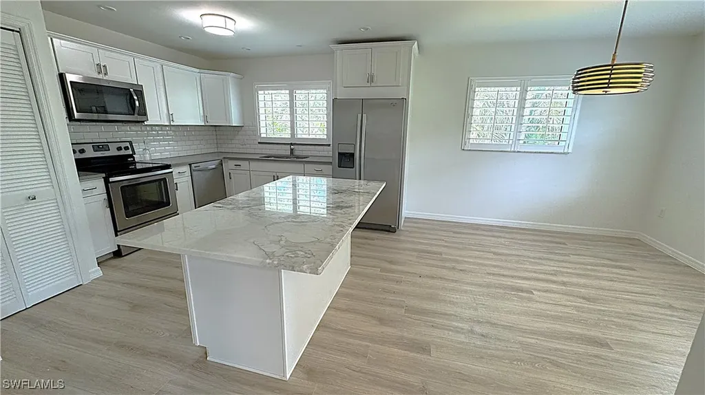 4170 Crayton Road Naples FL 34103