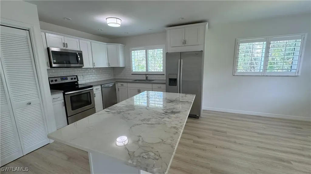 4170 Crayton Road Naples FL 34103
