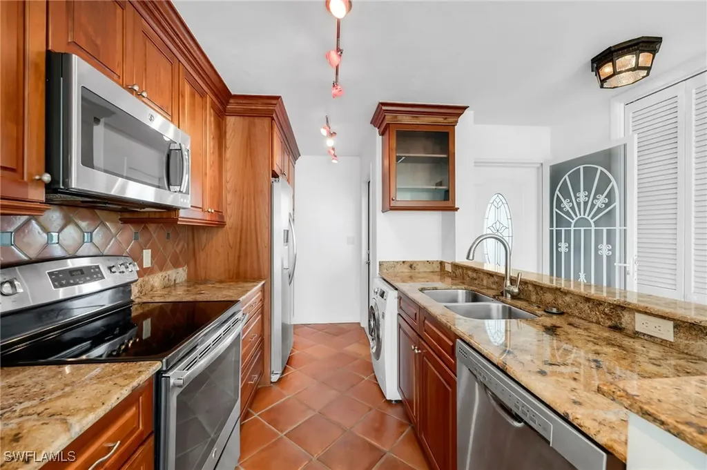2121 Gulf Shore Boulevard N Naples FL 34102