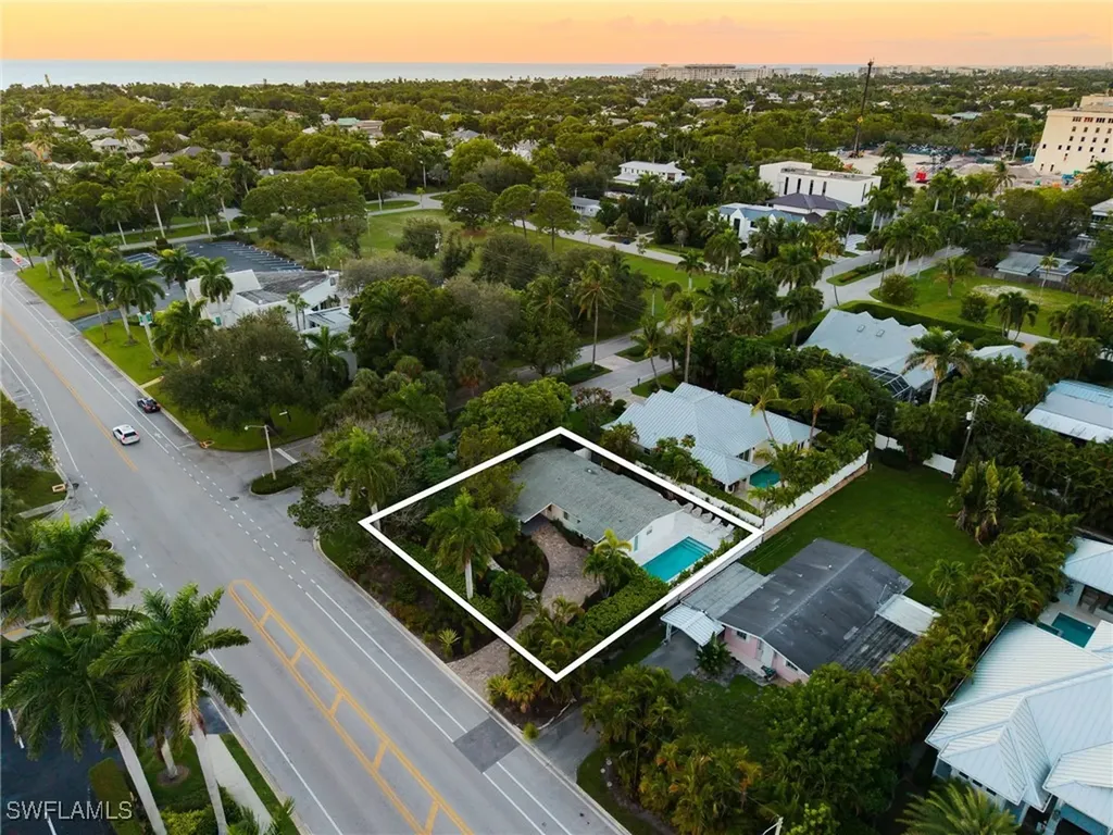 725 Central Avenue Naples FL 34102