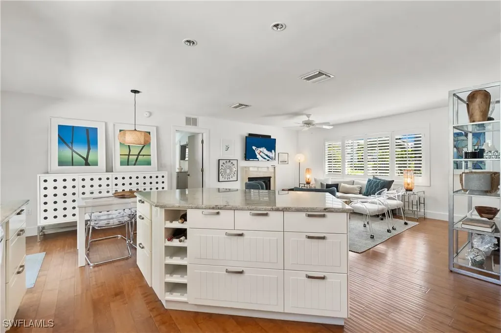 725 Central Avenue Naples FL 34102