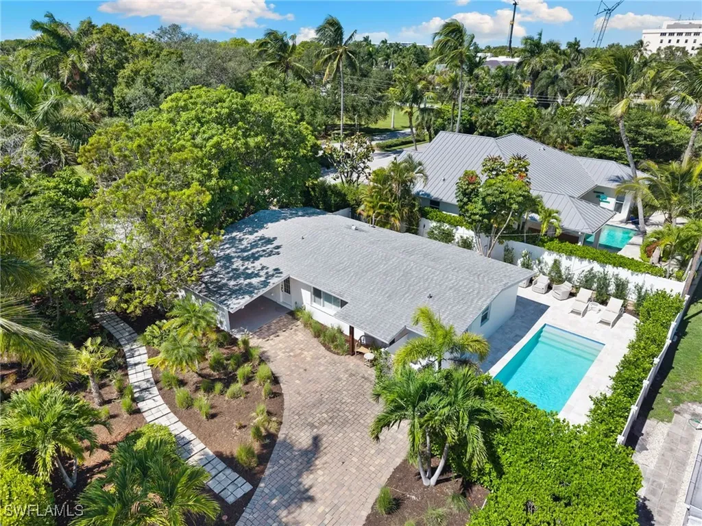 725 Central Avenue Naples FL 34102