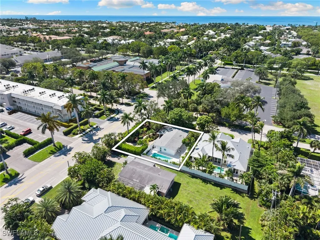 725 Central Avenue Naples FL 34102
