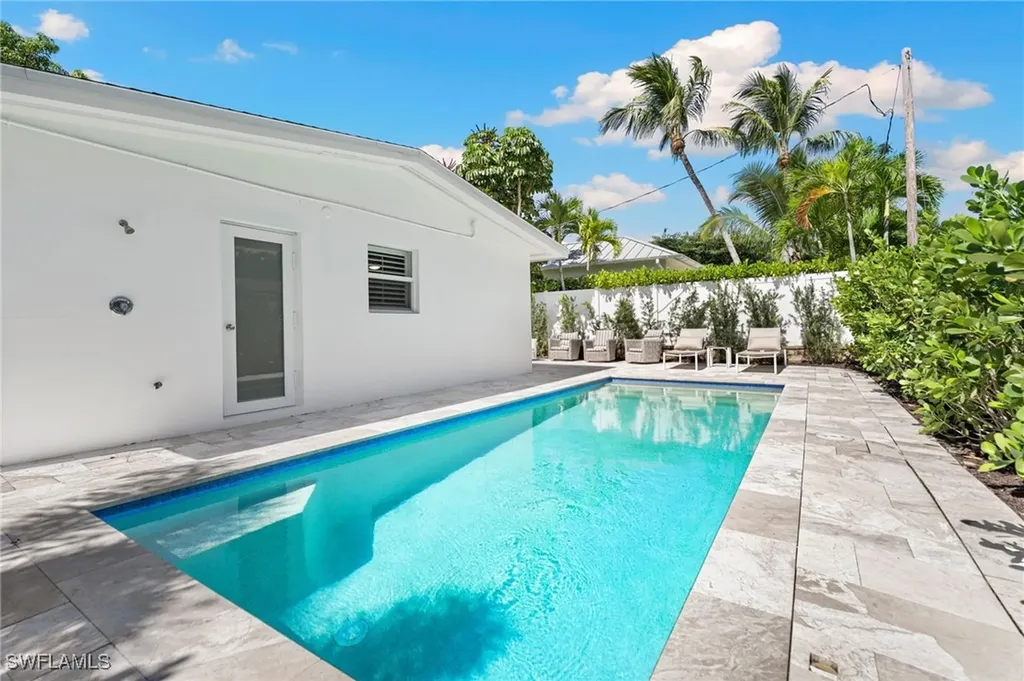 725 Central Avenue Naples FL 34102