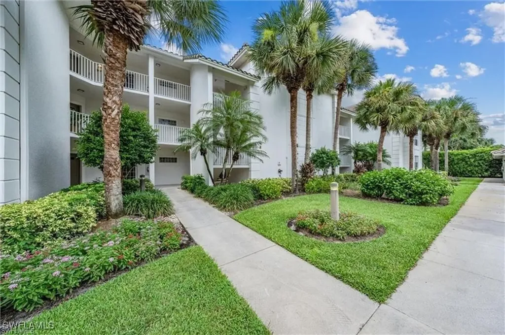 Naples FL, 776 Eagle Creek Drive, Unit #102