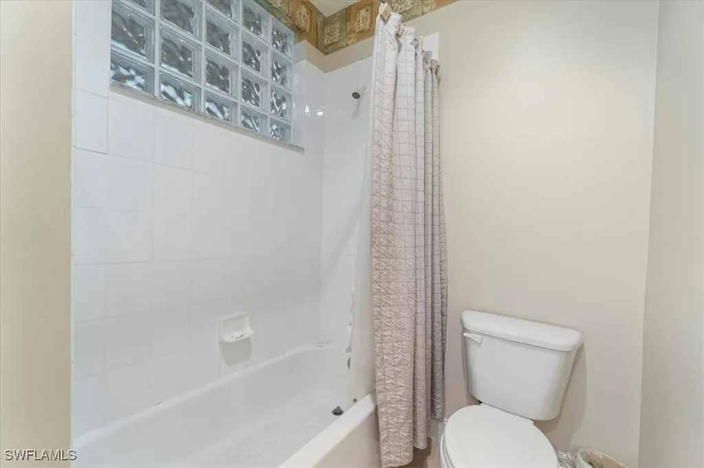 1845 Les Chateaux Boulevard Naples FL 34109