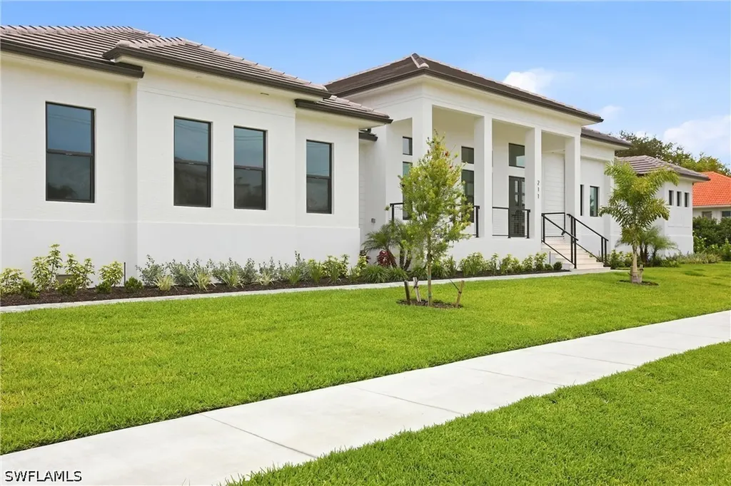 211 Landmark Street Marco Island FL 34145