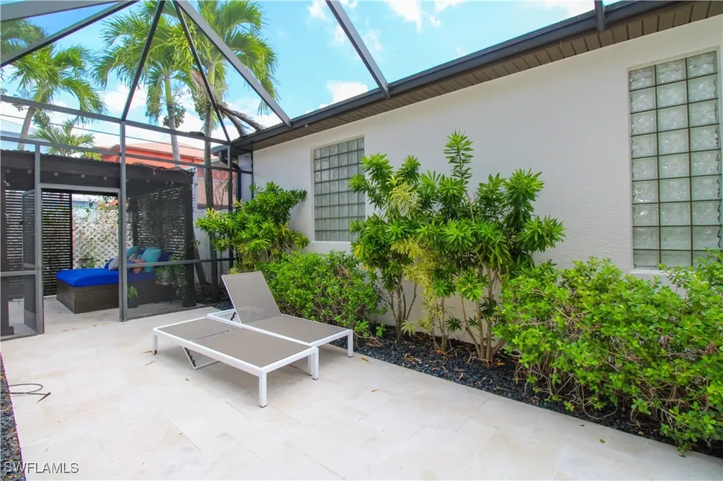 647 110th Avenue N Naples FL 34108