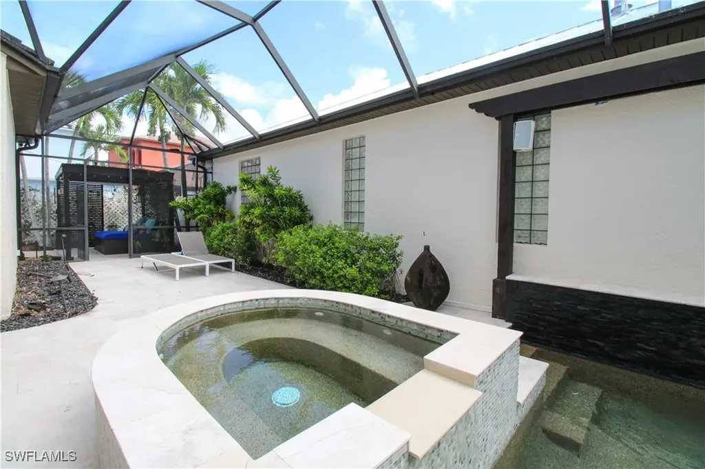 647 110th Avenue N Naples FL 34108