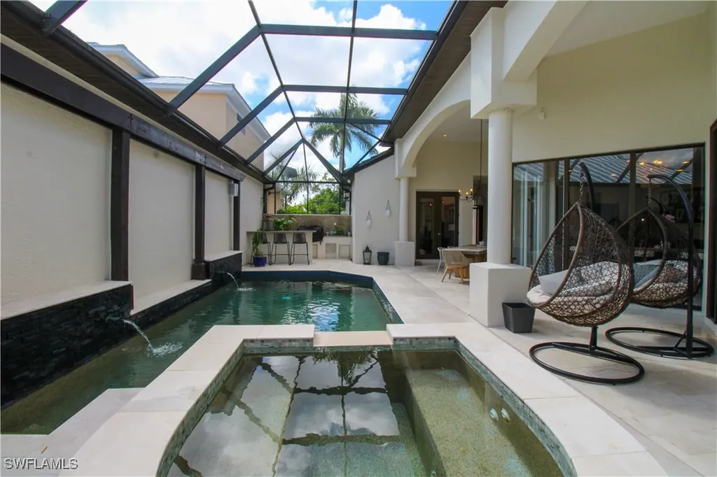 647 110th Avenue N Naples FL 34108
