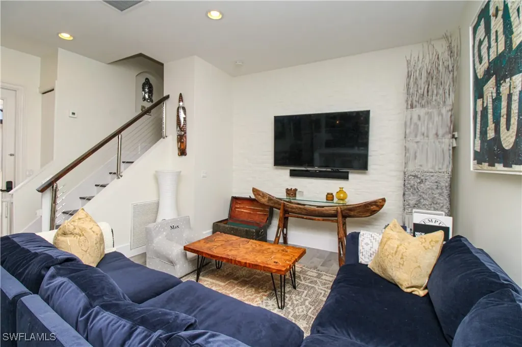647 110th Avenue N Naples FL 34108