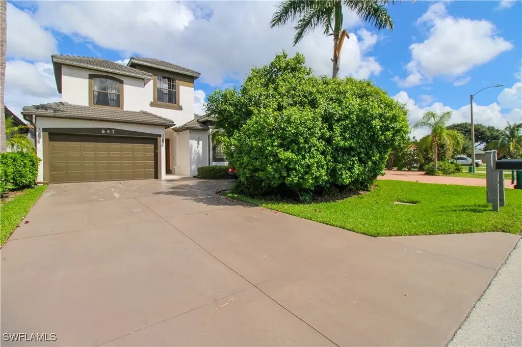 647 110th Avenue N Naples FL 34108
