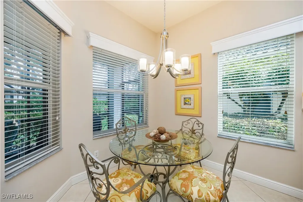 913 Vistana Circle Naples FL 34119