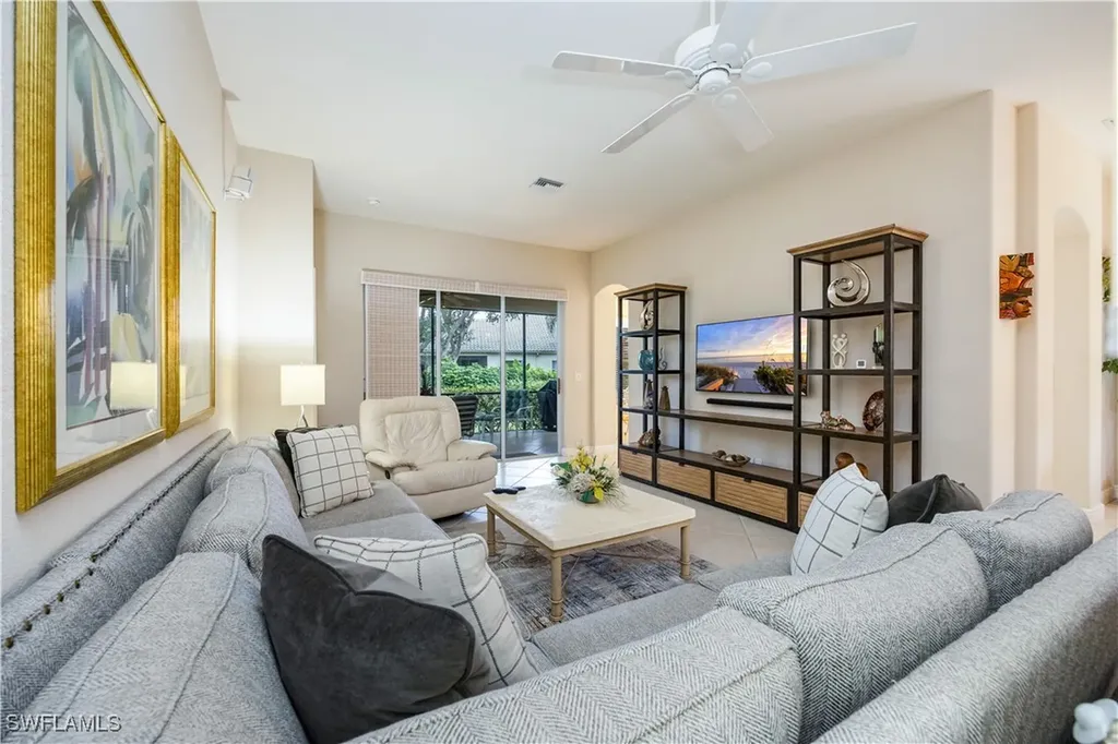 913 Vistana Circle Naples FL 34119