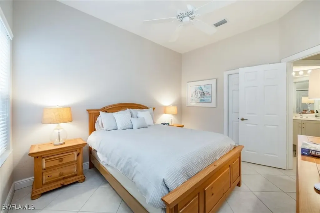 913 Vistana Circle Naples FL 34119