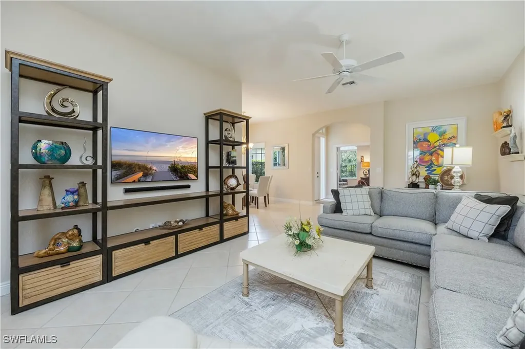 913 Vistana Circle Naples FL 34119