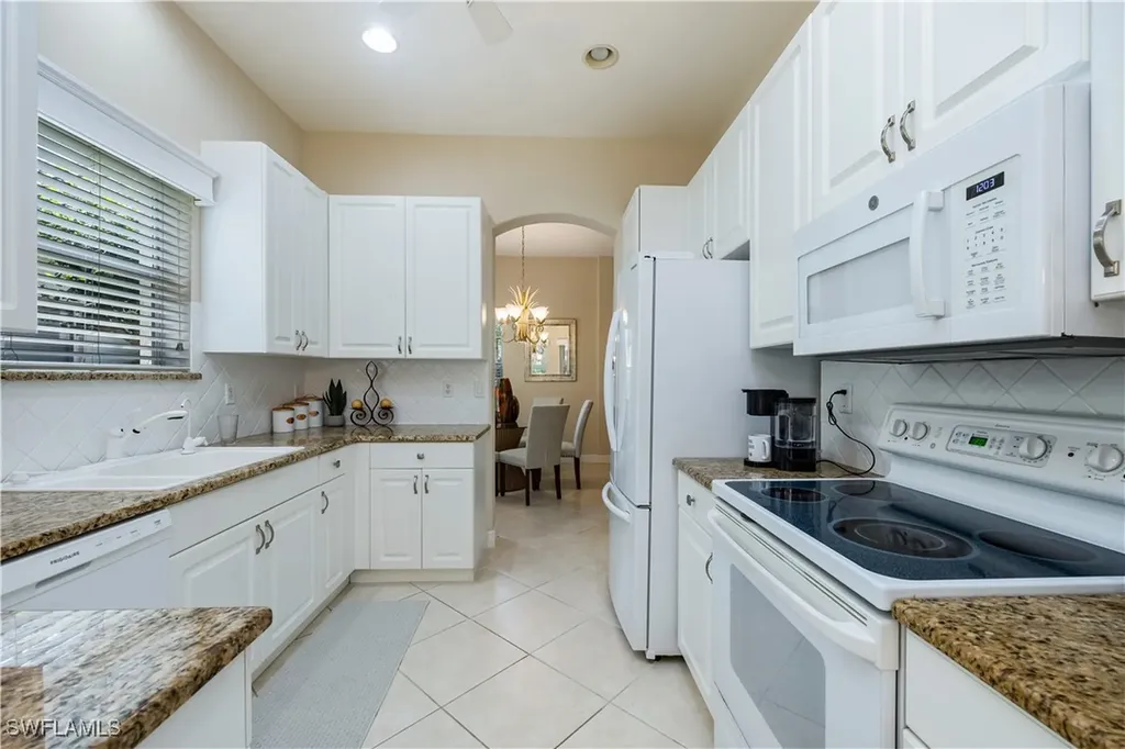 913 Vistana Circle Naples FL 34119