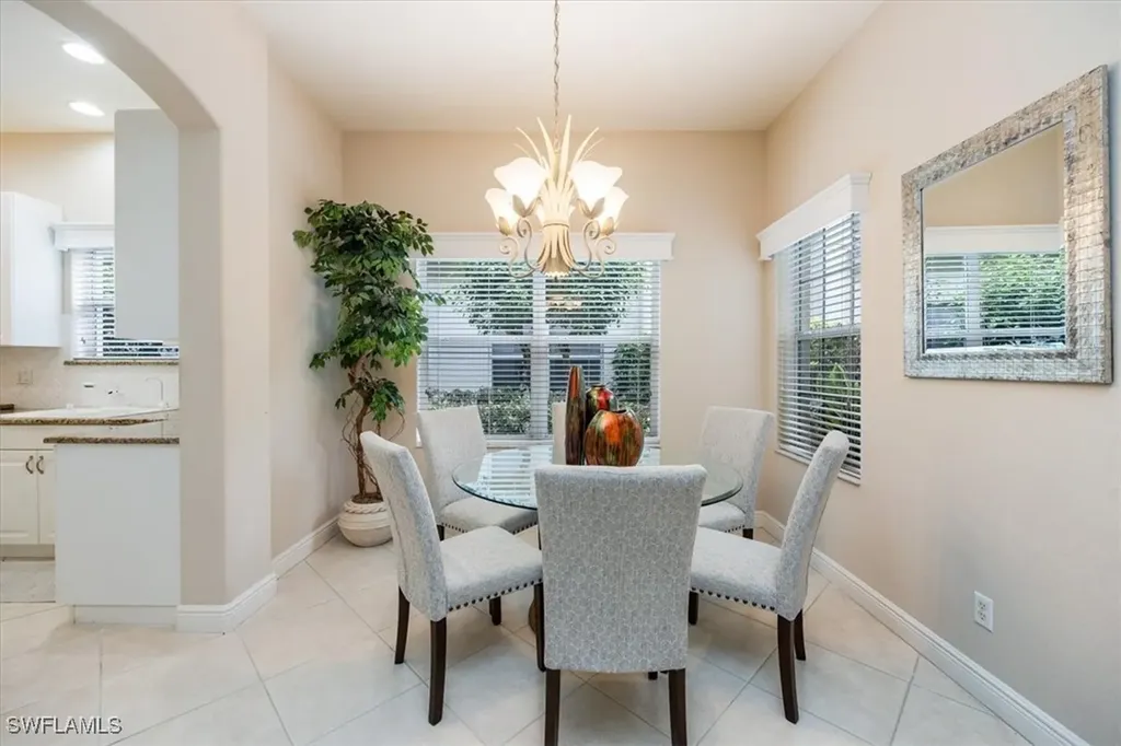 913 Vistana Circle Naples FL 34119