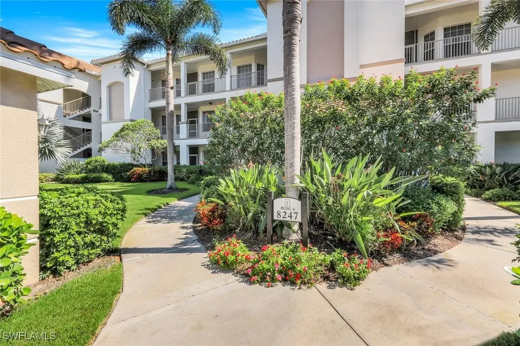 Naples FL, 8247 Parkstone Place, Unit 205