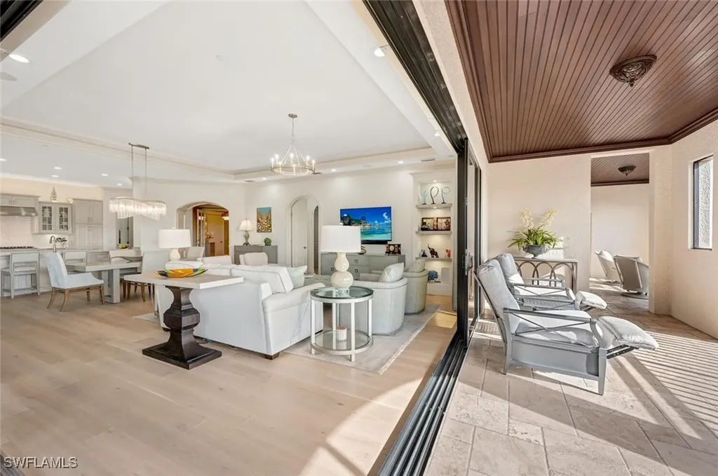 2542 Marquesa Royale Lane Naples FL 34109