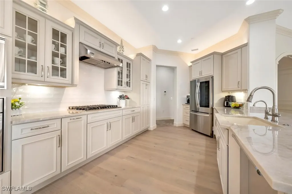 2542 Marquesa Royale Lane Naples FL 34109
