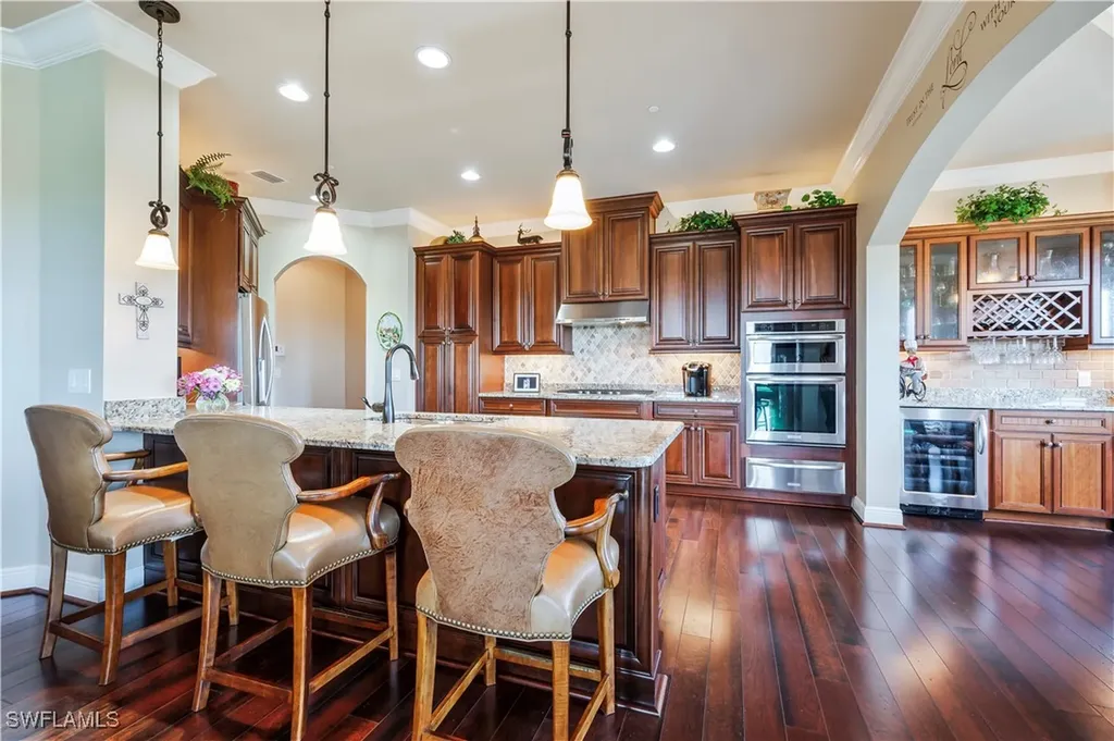 2555 Marquesa Royale Lane Naples FL 34109