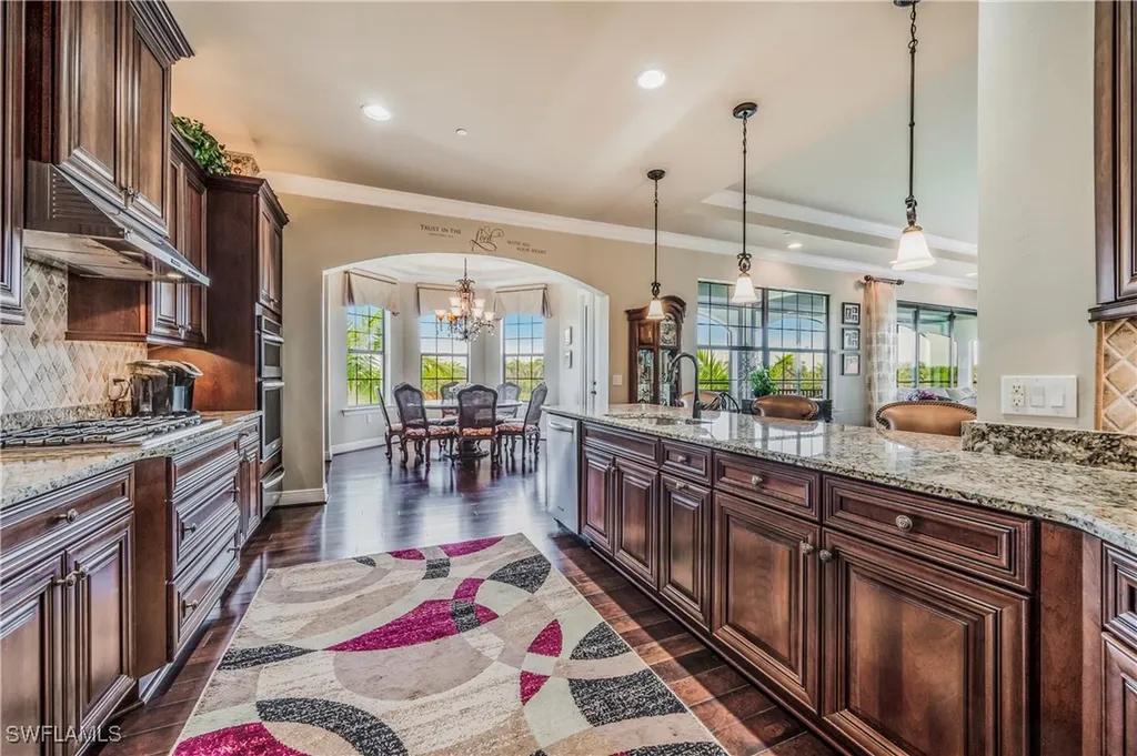 2555 Marquesa Royale Lane Naples FL 34109