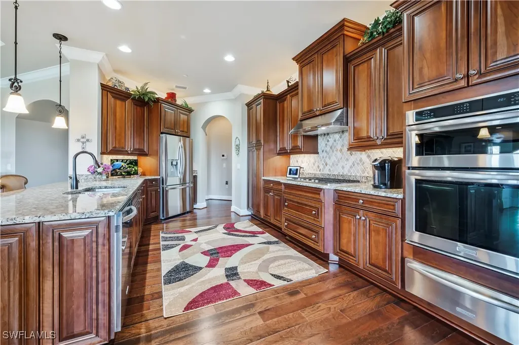 2555 Marquesa Royale Lane Naples FL 34109