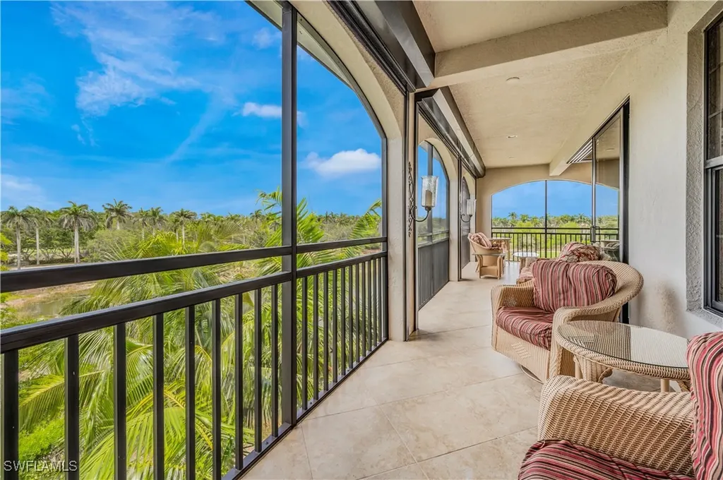 2555 Marquesa Royale Lane Naples FL 34109