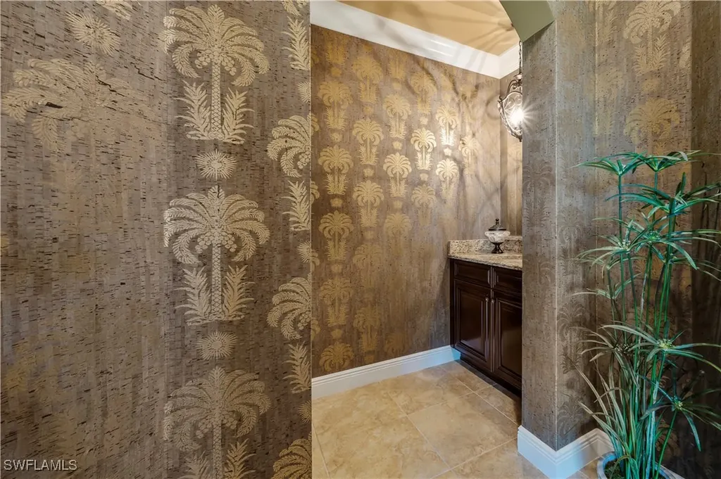 2555 Marquesa Royale Lane Naples FL 34109