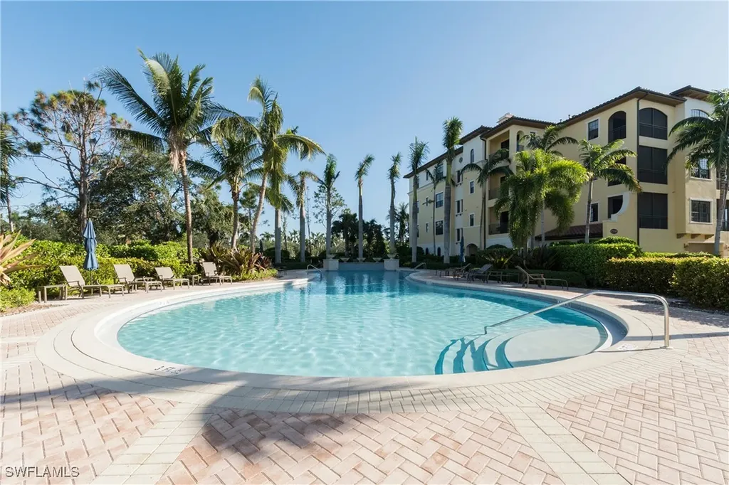 2555 Marquesa Royale Lane Naples FL 34109