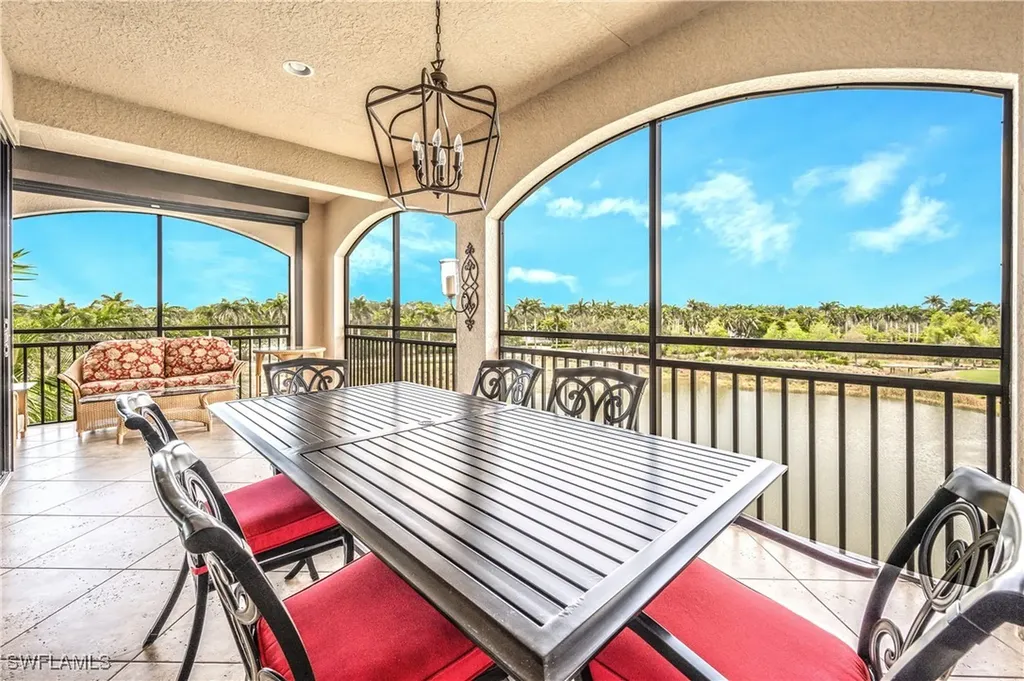2555 Marquesa Royale Lane Naples FL 34109