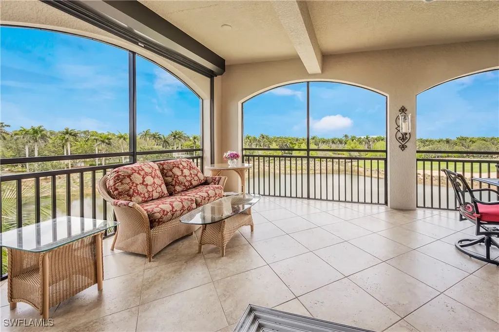 2555 Marquesa Royale Lane Naples FL 34109