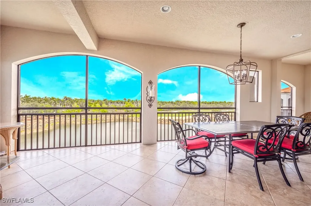 2555 Marquesa Royale Lane Naples FL 34109