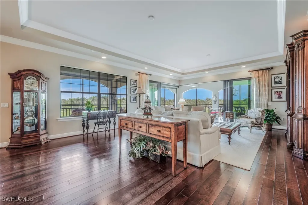 2555 Marquesa Royale Lane Naples FL 34109