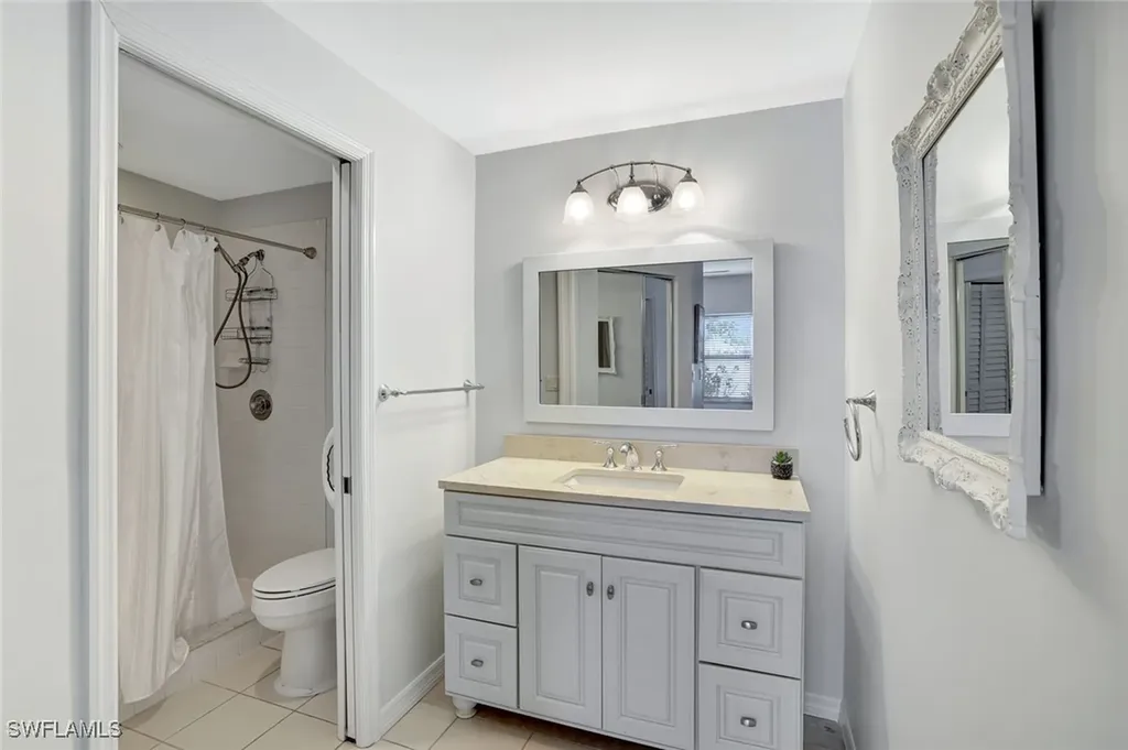 613 Windsor Square Naples FL 34104