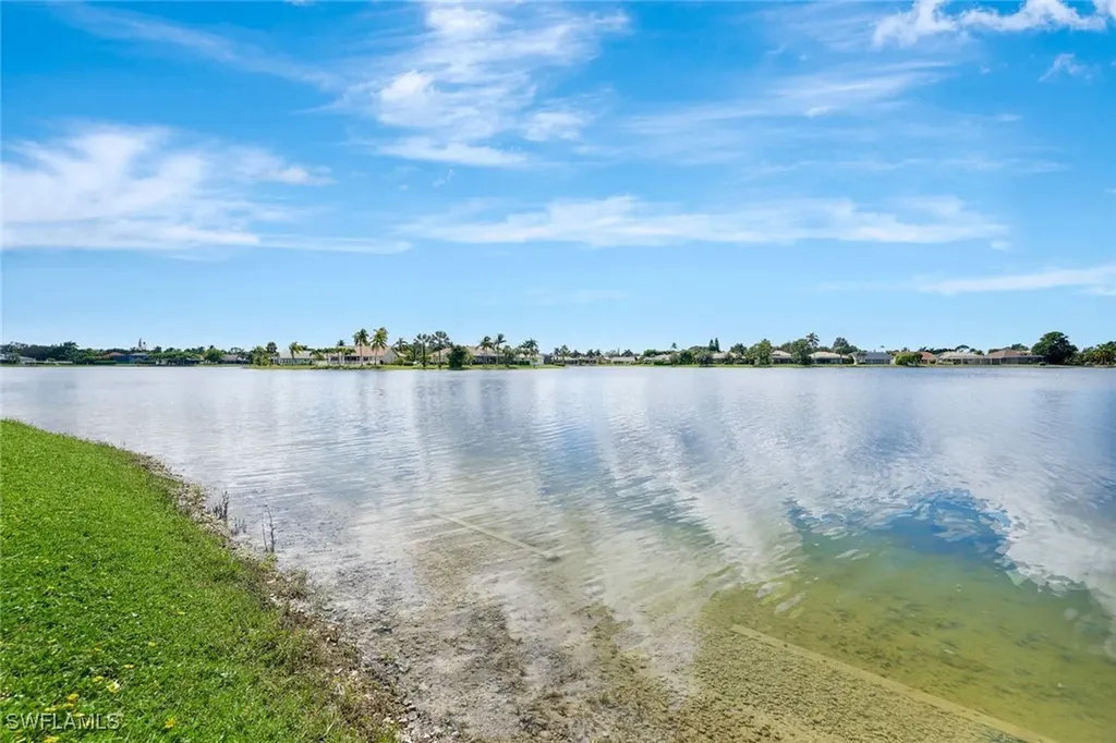 613 Windsor Square Naples FL 34104