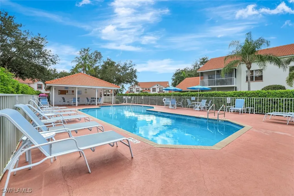 613 Windsor Square Naples FL 34104