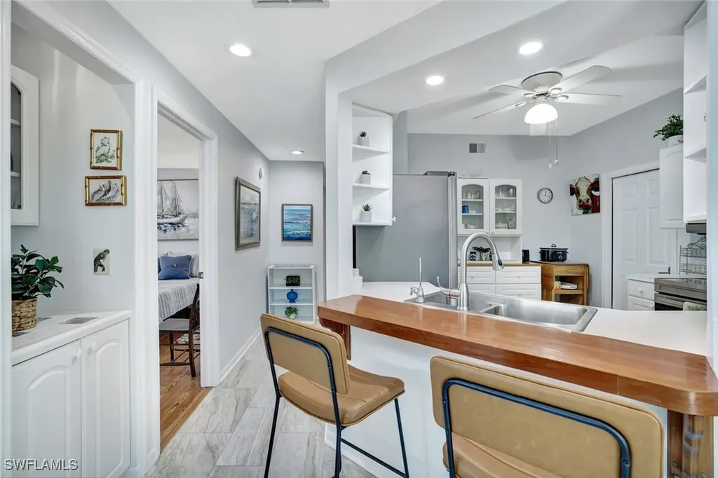 613 Windsor Square Naples FL 34104