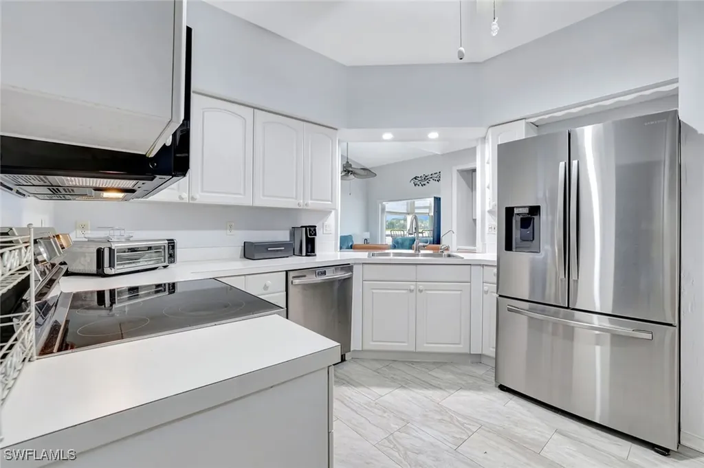 613 Windsor Square Naples FL 34104