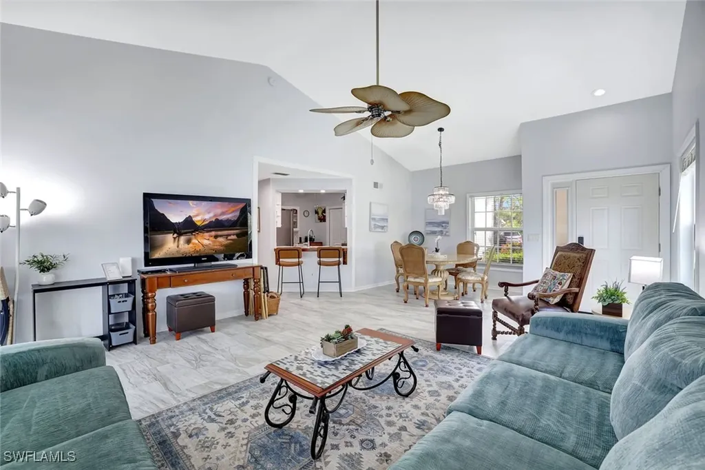 613 Windsor Square Naples FL 34104